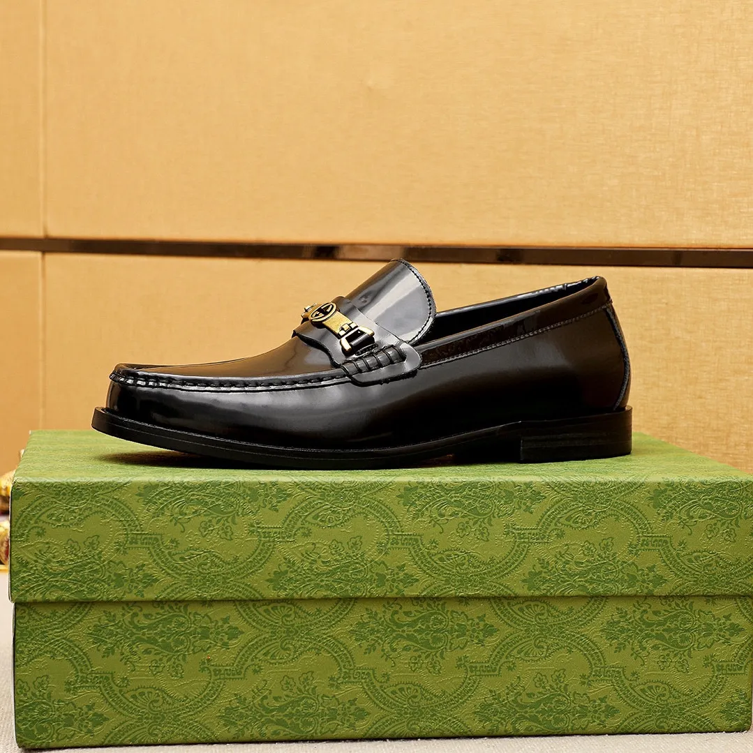 Men's shoes 💰460 💐 Product trademark: GUCCI "Gucci" casual leather shoes Regular size: 38-44 (45🉑️customized) Product materials: Selected imported first-layer open-edge beaded cowhide leather upper + luxury hardware buckle, imported water-dyed cowhide leather lining. Strong three-dimensional visual effect, original combination outsole Color: 3⃣️colors available